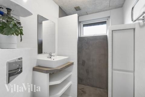 Eines der Badezimmer im Luxusferienhaus Nr. 613