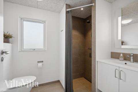 Eines der Badezimmer im Luxusferienhaus Nr. 614