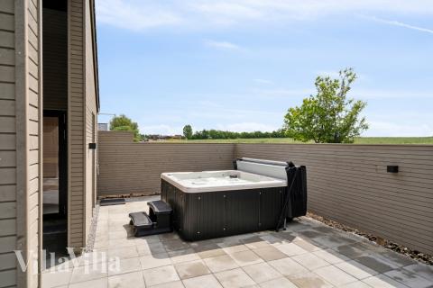 Genießen Sie den warmen Whirlpool im Luxusferienhaus Nr. 614 in Fünen und seine Inseln