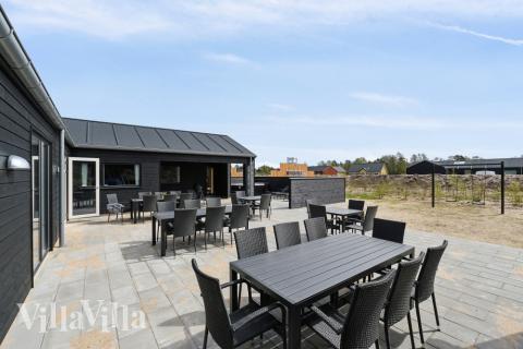 Auf der Terrasse des Ferienhauses Nr. 615 ist Platz für 30 Personen.