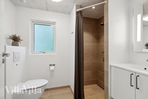 Eines der Badezimmer im Luxusferienhaus Nr. 616