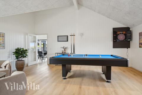Neben den vielen schönen Stunden, die man im Poolbereich des Hauses verbringen kann, bietet das Luxusferienhaus 617 auch Spielevergnügen bei Billard/Tischtennis und Darts