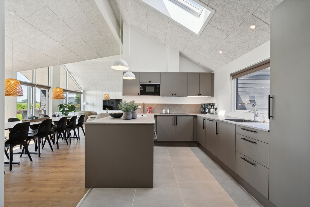 Die Küche in dem Luxusferienhaus Nr. 618 ist so gut ausgestattet, dass man problemlos Mahlzeiten für 16 Personen zubereiten kann.