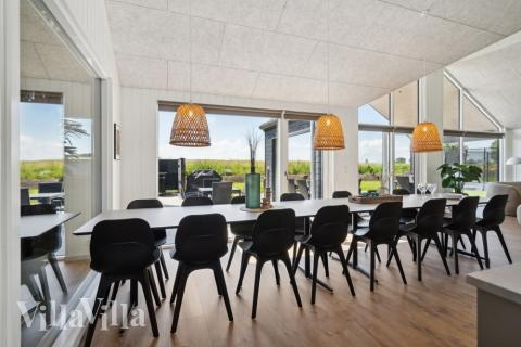 Aufenthaltsraum mit Platz für 16 im Luxusferienhaus Nr. 618.