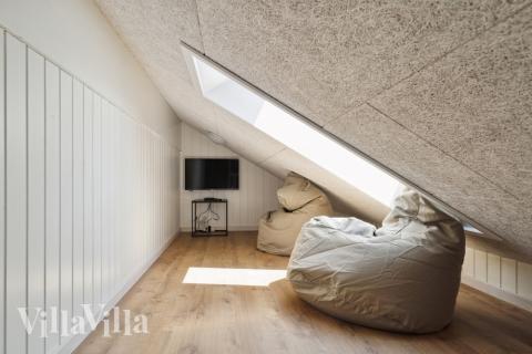 Einige der 16 Schlafgelegenheiten befinden sich im Luxusferienhaus Nr. 618 auf dem ausgebauten Dachboden