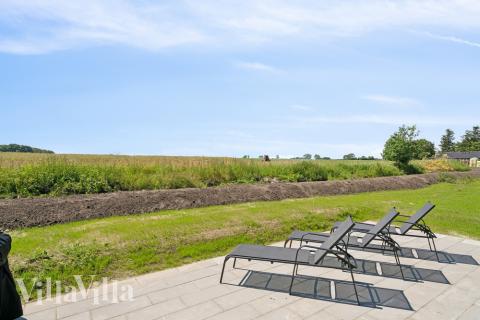 Genießen Sie einen Grillabend auf der Terrasse des Luxusferienhauses Nr. 618 in Fünen und seine Inseln