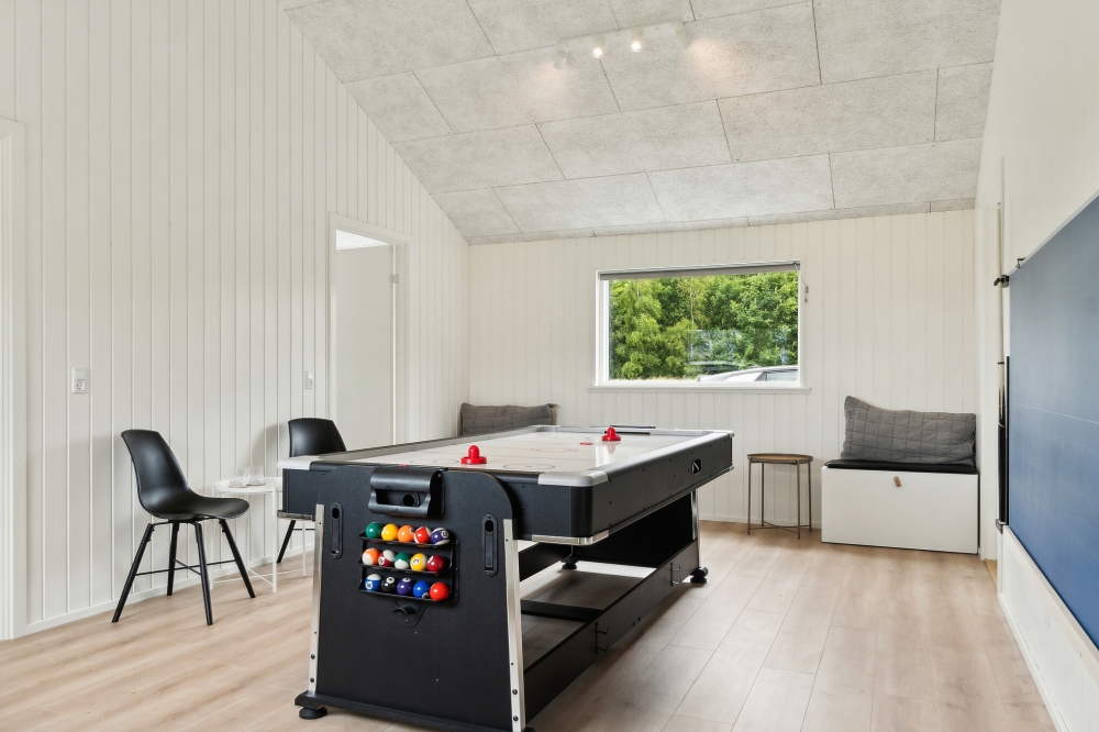 Neben den vielen schönen Stunden, die man im Poolbereich des Hauses verbringen kann, bietet das Luxusferienhaus 620 auch Spielevergnügen bei Billard/Tischtennis und Darts