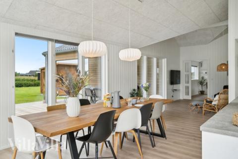 Aufenthaltsraum mit Platz für 12 im Luxusferienhaus Nr. 620.