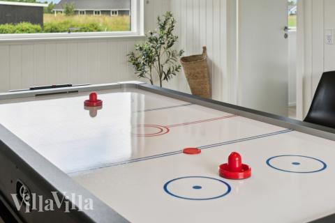 Das Luxusferienhaus 620 für 12 Personen hat einen großen Aktivitätsraum mit u. a. Billard und Darts