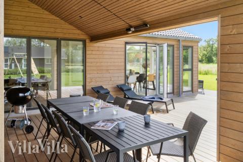 Auf der Terrasse des Ferienhauses Nr. 620 ist Platz für 12 Personen.