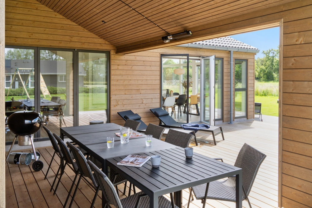 Auf der Terrasse des Ferienhauses Nr. 620 ist Platz für 12 Personen.