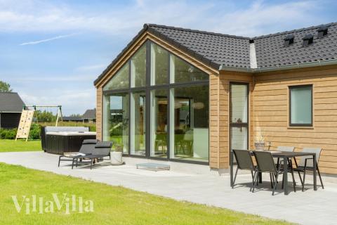 Das Luxusferienhaus Nr. 620 hat eine tolle Terrasse, die mit hochwertigen Gartenmöbeln für 12 Personen ausgestattet ist.