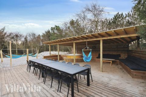 Das Luxusferienhaus Nr. 623 hat eine tolle Terrasse, die mit hochwertigen Gartenmöbeln für 15 Personen ausgestattet ist.