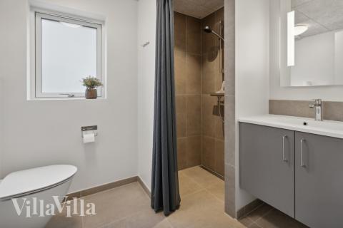 Eines der Badezimmer im Luxusferienhaus Nr. 624