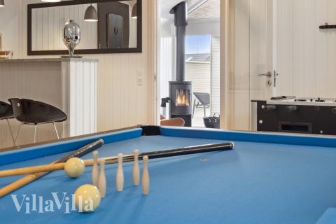 Das Luxusferienhaus 624 für 14 Personen hat einen großen Aktivitätsraum mit u. a. Billard und Darts