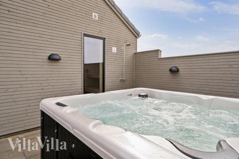 Genießen Sie den warmen Whirlpool im Luxusferienhaus Nr. 624 in Südjütland