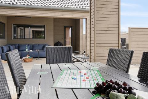 Auf der Terrasse des Ferienhauses Nr. 624 ist Platz für 14 Personen.