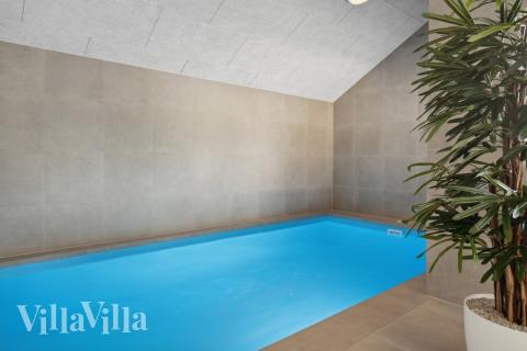 Das Ferienhaus 624 hat einen schicken Poolbereich mit Wasserrutsche, einem geräumigen, eingelassenen Whirlpool und einer Sauna.