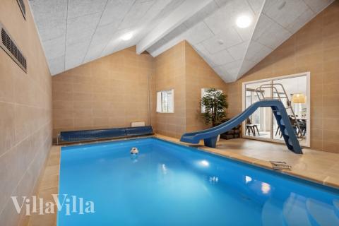 Der schicke Pool im Luxusferienhaus Nr. 627 für 20 Personen