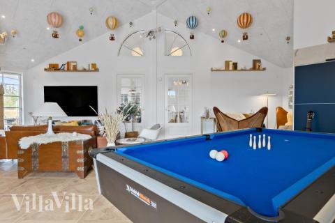 Neben den vielen schönen Stunden, die man im Poolbereich des Hauses verbringen kann, bietet das Luxusferienhaus 629 auch Spielevergnügen bei Billard/Tischtennis und Darts