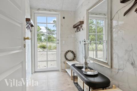 Der geräumige Eingangsbereich im Luxusferienhaus Nr. 629 in Südjütland