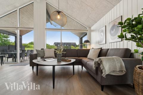 Die Couchecke im Luxusferienhaus Nr. 631 in Südjütland.