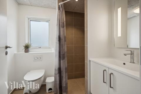 Eines der Badezimmer im Luxusferienhaus Nr. 632