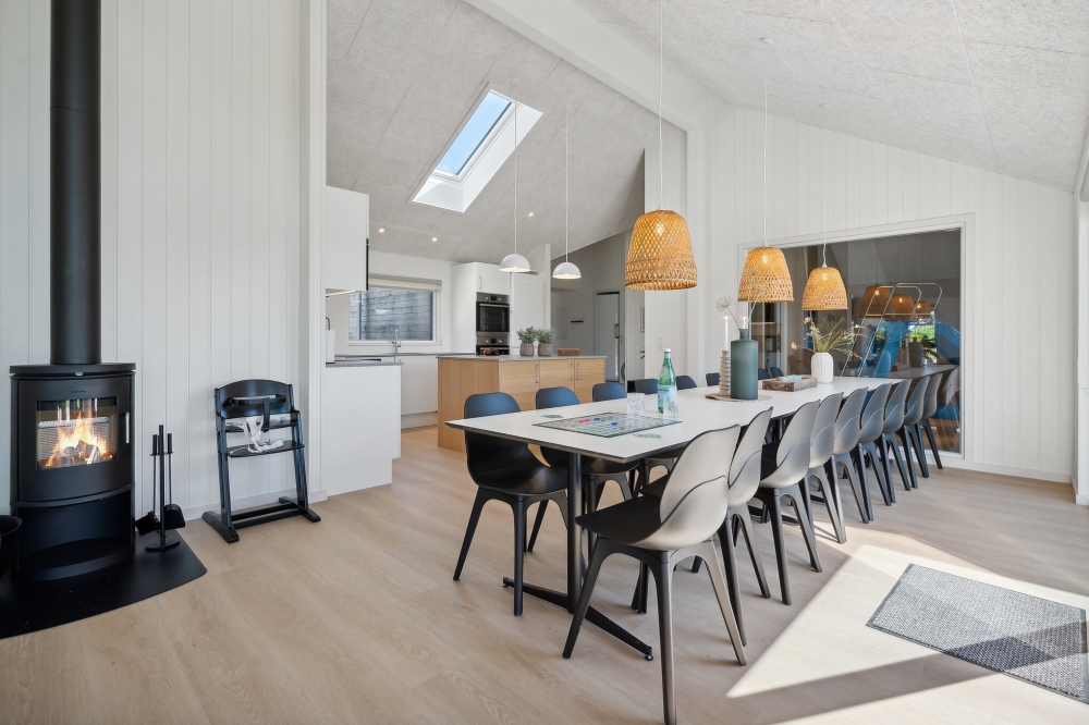 Aufenthaltsraum mit Platz für 18 im Luxusferienhaus Nr. 633.