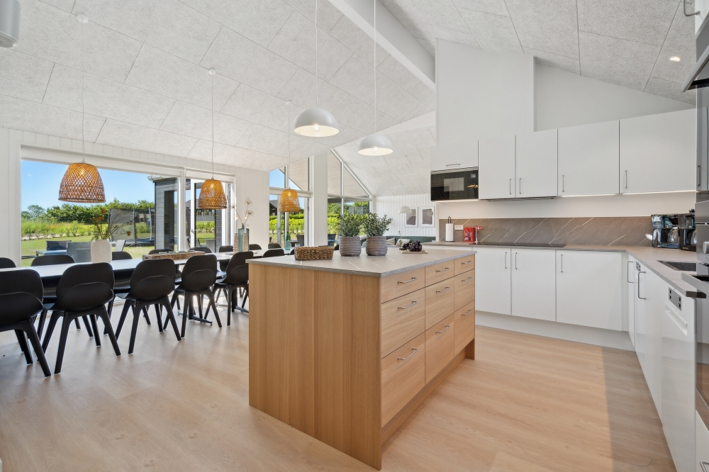 Die Küche in dem Luxusferienhaus Nr. 633 ist so gut ausgestattet, dass man problemlos Mahlzeiten für 18 Personen zubereiten kann.
