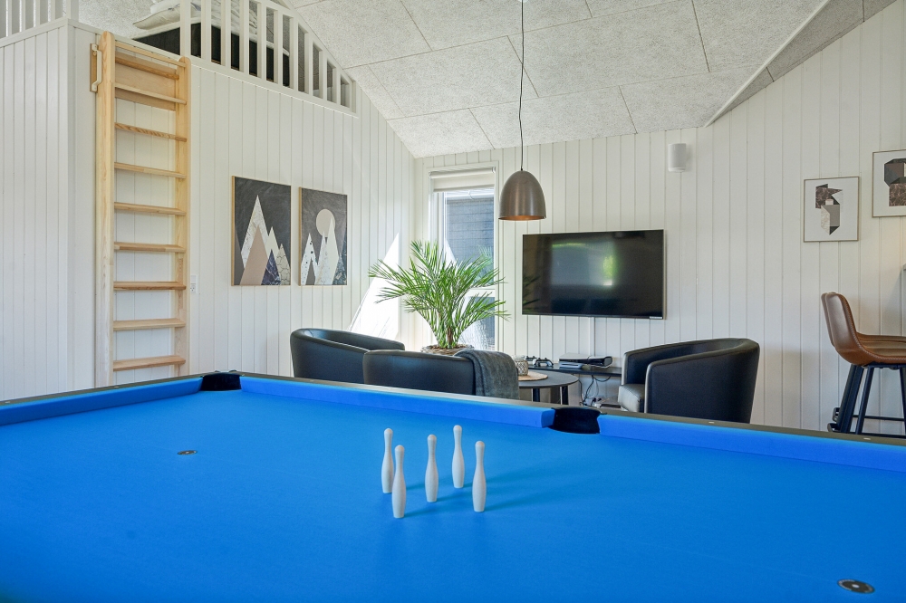 Aktivitätsraum im Luxusferienhaus Nr. 633 mit 7 Schlafzimmern und Platz für 18 Gäste.