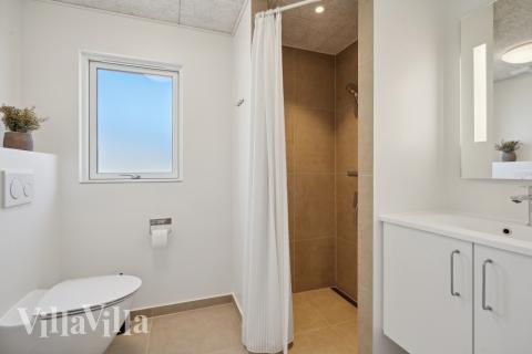 Eines der Badezimmer im Luxusferienhaus Nr. 633