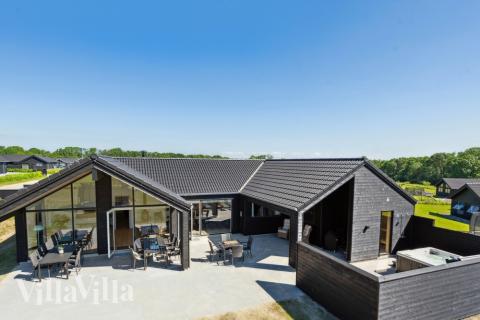 Dieses schöne Poolhaus Nr. 633 mit Platz für 18 Personen liegt in Südjütland