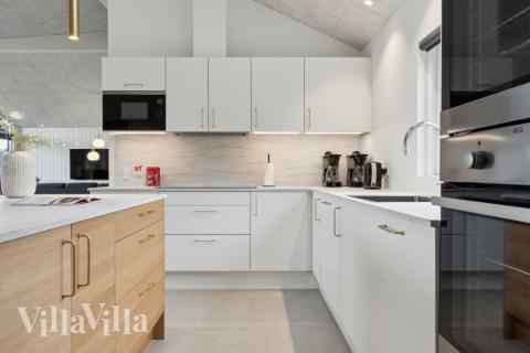 Gut ausgestattete Küche im Luxusferienhaus Nr. 634 in Nordjütland.