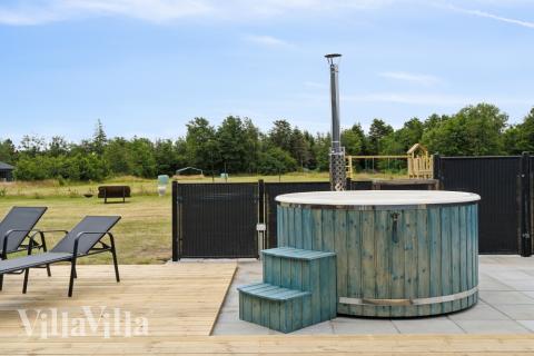 Zu dem attraktiven Ferienhaus Nr. 636 in Nordjütland gehört auch ein tolles Angebot im Außenbereich, z. B. Spieleturm und Schaukeln