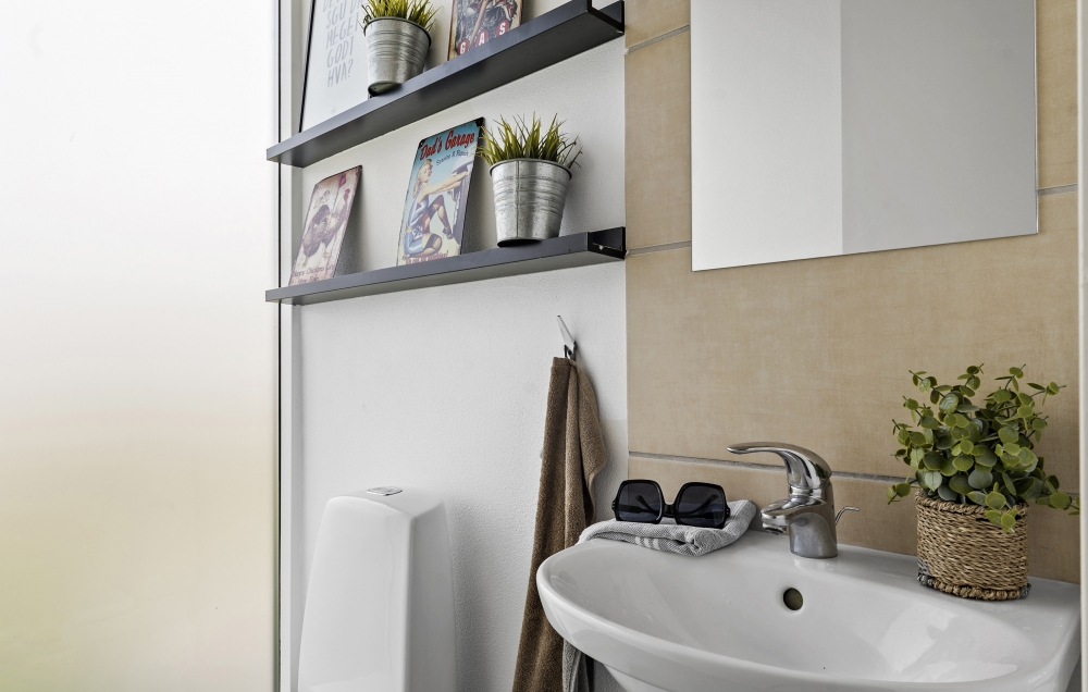 Eines der Badezimmer im Luxusferienhaus Nr. 637