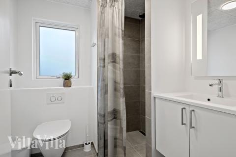 Eines der Badezimmer im Luxusferienhaus Nr. 638