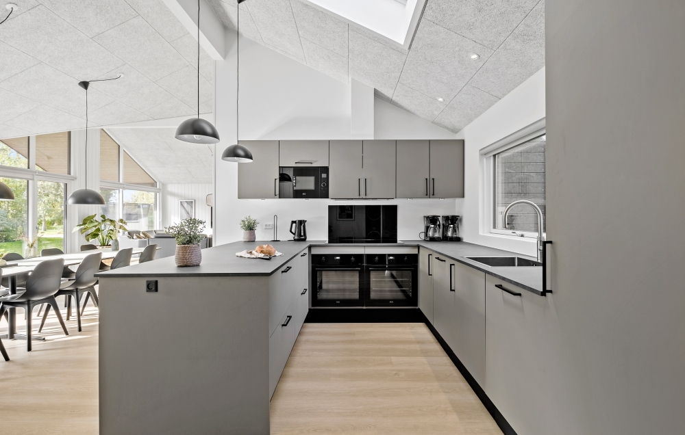 Die Küche in dem Luxusferienhaus Nr. 638 ist so gut ausgestattet, dass man problemlos Mahlzeiten für 16 Personen zubereiten kann.