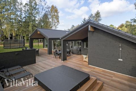 Auf der Terrasse des Ferienhauses Nr. 638 ist Platz für 16 Personen.