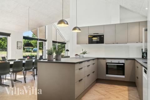 Die Küche in dem Luxusferienhaus Nr. 640 ist so gut ausgestattet, dass man problemlos Mahlzeiten für 14 Personen zubereiten kann.