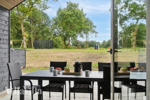 Genießen Sie einen Grillabend auf der Terrasse des Luxusferienhauses Nr. 640 in Ostjütland