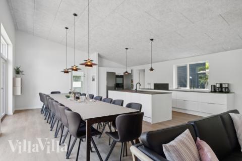 Der Aufenthaltsraum bietet Platz für 20 Personen, wenn ihr das Ferienhaus 641 in Nordseeland besucht.