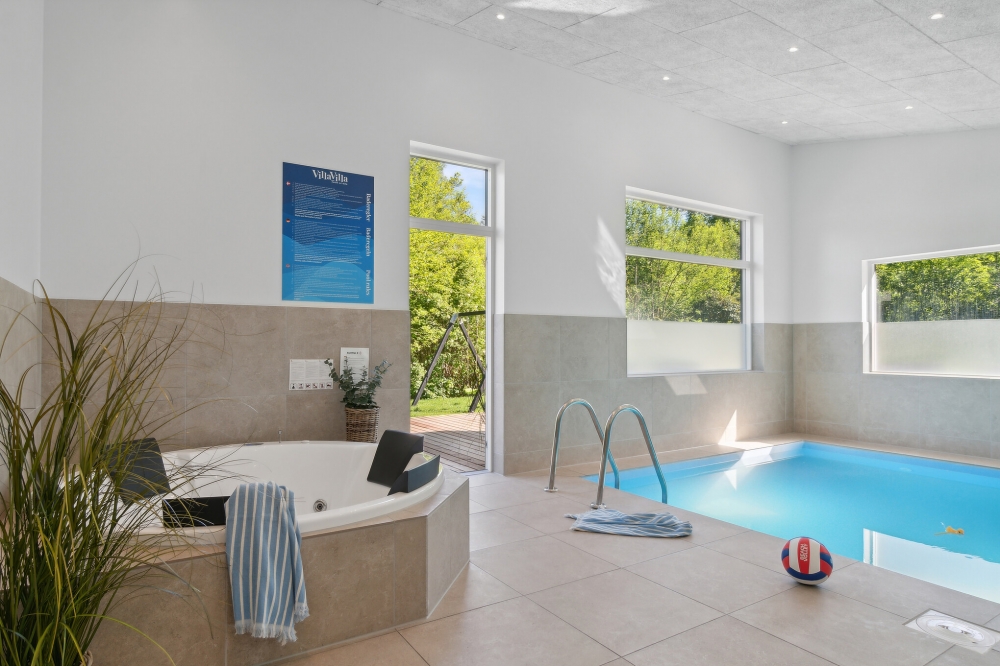Genießen Sie den warmen Whirlpool im Luxusferienhaus Nr. 641 in Nordseeland