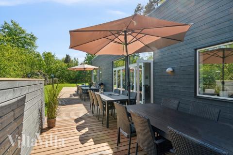 Große Terrasse am Luxusferienhaus Nr. 641 in Nordseeland.