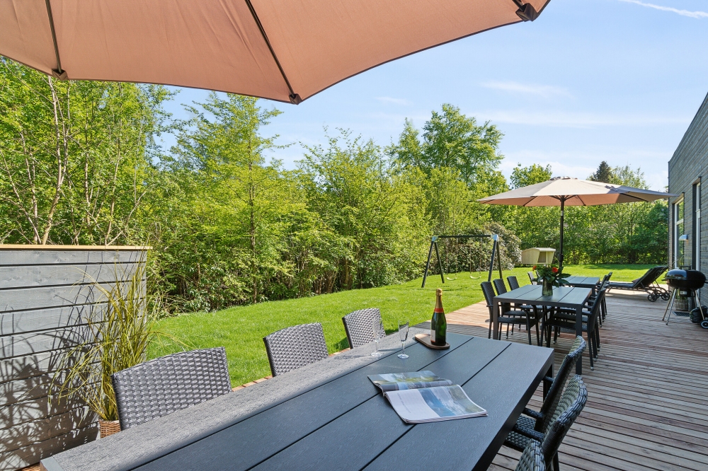 Auf der Terrasse des Ferienhauses Nr. 641 ist Platz für 20 Personen.