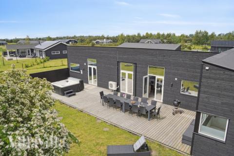 Dieses schöne Poolhaus Nr. 642 mit Platz für 16 Personen liegt in Lolland/Falster/Mön