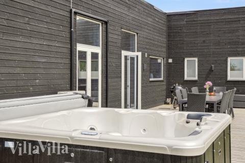 Das Luxusferienhaus Nr. 642 bietet u. a. einen tollen Whirlpool