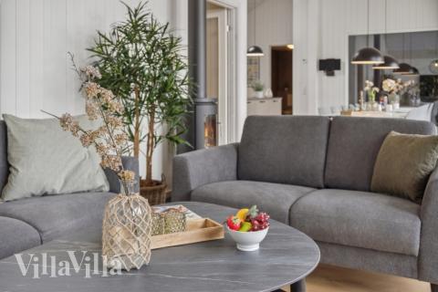 Die Couch im Luxusferienhaus Nr. 644 in Lolland/Falster/Mön lädt zu Gesellschaftsspielen oder zu Kinoabenden ein.