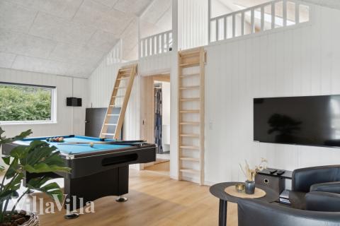 Neben den vielen schönen Stunden, die man im Poolbereich des Hauses verbringen kann, bietet das Luxusferienhaus 644 auch Spielevergnügen bei Billard/Tischtennis und Darts