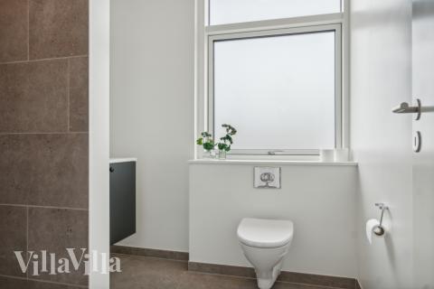Im Luxusferienhaus Nr. 645 für 40 Personen gibt es Bad mit Dusche.