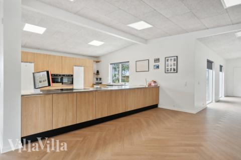 Gut ausgestattete Küche im Luxusferienhaus Nr. 645 in Limfjord.